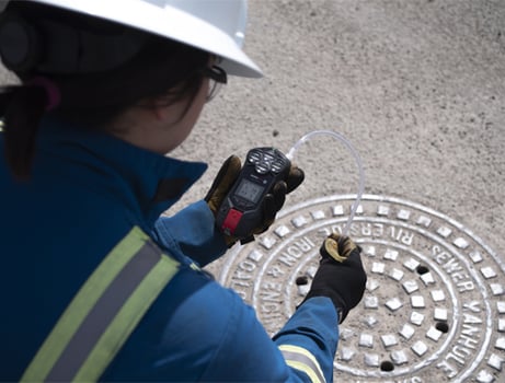 Gasdetector voor werknemers die besloten ruimtes betreden