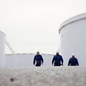 Werknemers met G7-gasdetectieapparatuur