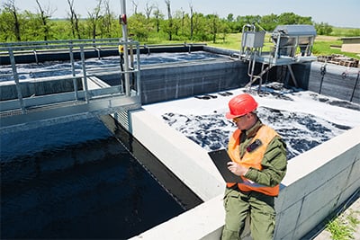 afvalwater-werknemer-gasdetectie-SS-19722331-400pxW