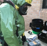 Lees hoe Blackline's G7 het HAZMAT-team helpt om veilig door het grootste DMT-laboratorium van Wisconsin te navigeren.