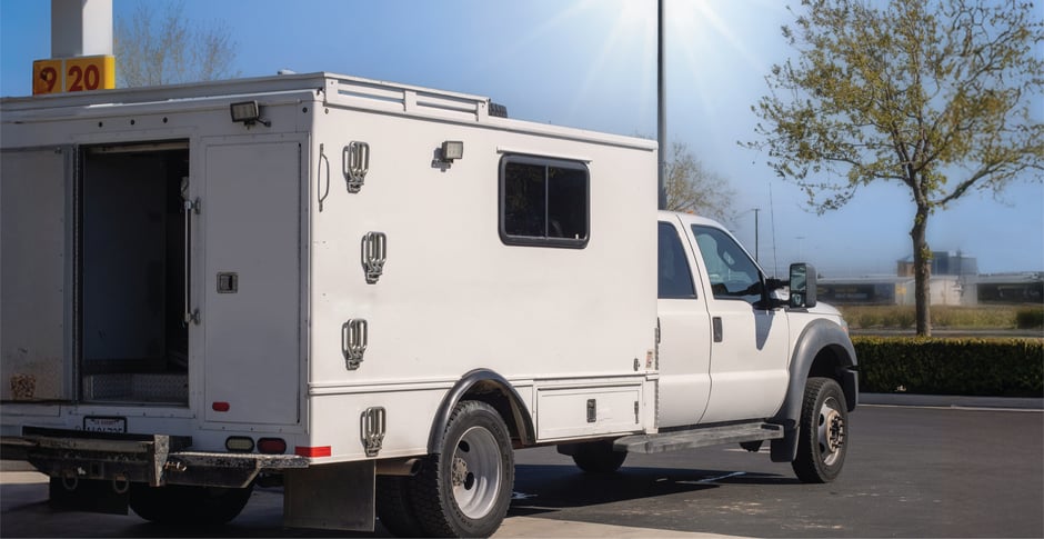 Marco werkte alleen en kwam op een warme dag vast te zitten achterin een vrachtwagen. Gelukkig had hij zijn Blackline Safety Lone Worker-apparaat bij zich en kon hij hulp inroepen.