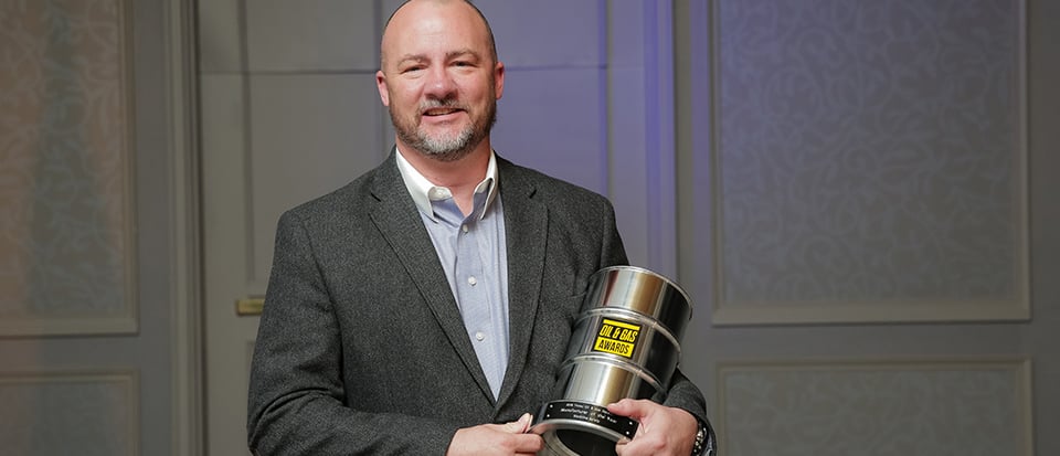 Chad Grady van Blackline Safety neemt de prijs voor Fabrikant van het Jaar in ontvangst tijdens de Oil & Gas Awards 2018