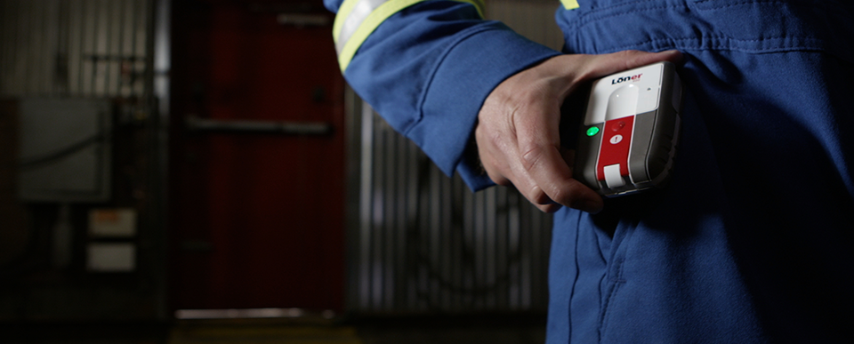 Technologie voor het bewaken van de veiligheid van alleenwerkers met man-down-alarm